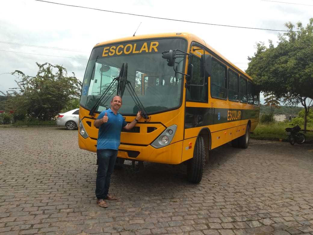 Prefeitura recebe mais 2 novos Ônibus Escolares